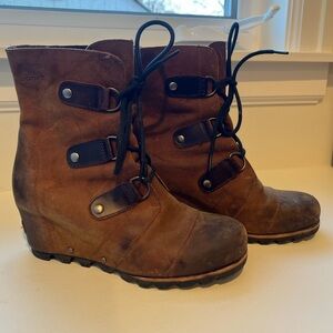 Weathered Brown Leather Lace-Up Sorel Joan Uptown Wedge
